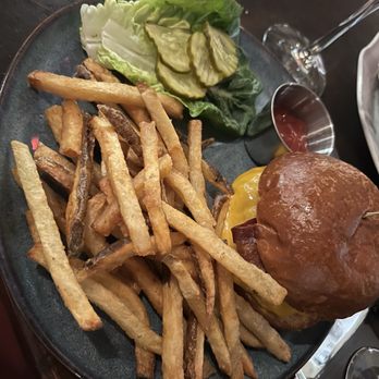 Oscar Wilde - Wilde waygu bacon cheeseburger - Cocktail Bars Near Me - New York, New York