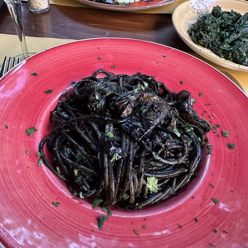 La Colonna - Spaghetti with ink and cattle fish. Just OK - Italian Near Me - Venezia, AG La Colonna - Spaghetti with ink and cattle fish. Just OK - Italian Near Me - Venezia, AG