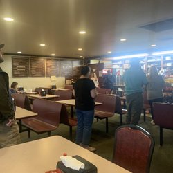 Chuck's Bar B Que - Opelika - Interior