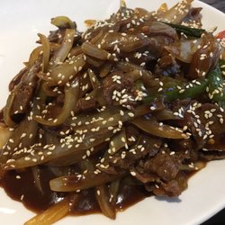 Makalu Kitchen - Rindfleisch mit zwiebeln