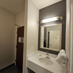 Courtyard by Marriott Sacramento Folsom - Hotel Room Sink