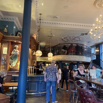 The Admiralty - Inside the bar area - Pubs Near Me - London, XGL