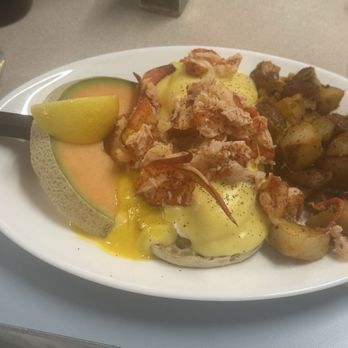 Maine Diner - Lobster Benedict - Diners Near Me - Wells, Maine