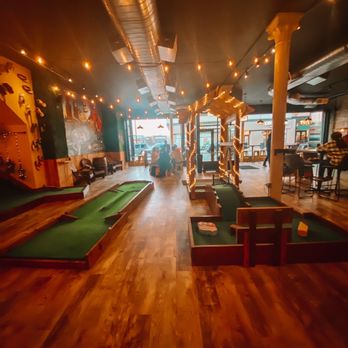 Big Mini Putt Club - Mini Golf Near Me - Chicago, Illinois