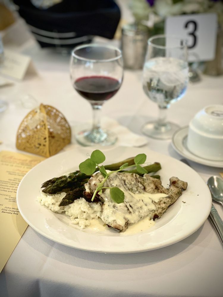 WAKONDA CLUB Updated August 2025 20 Photos 3915 Fleur Dr Des