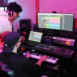 Fogel Sound Studios - Studio C easy to use DIY plug and play space. Bring your own computer and use our provided audio equipment.