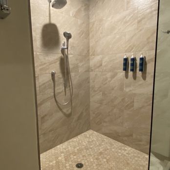 Four Points by Sheraton Santa Cruz Scotts Valley - Large walk in shower with two shower heads. Shampoo and conditioner provided - Hotels Near Me - Scotts Valley, California Four Points by Sheraton Santa Cruz Scotts Valley - Large walk in shower with two shower heads. Shampoo and conditioner provided - Hotels Near Me - Scotts Valley, California