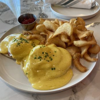 Middle Child - Traditional Bennie with potato wedges and delicious! - Breakfast & Brunch Near Me - Las Vegas, Nevada Middle Child - Traditional Bennie with potato wedges and delicious! - Breakfast & Brunch Near Me - Las Vegas, Nevada