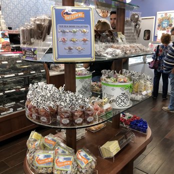 Kilwins Ice Cream - Chocolate - Fudge - a display of sweets - Ice Cream & Frozen Yogurt Near Me - Sugar Land, Texas Kilwins Ice Cream - Chocolate - Fudge - a display of sweets - Ice Cream & Frozen Yogurt Near Me - Sugar Land, Texas