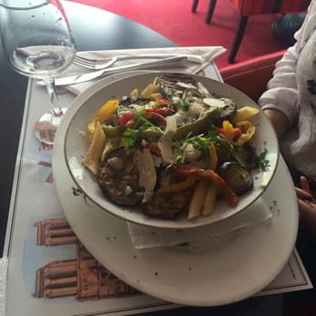 Café de Luna - Vegetarian salad - Cafes Near Me - Paris, 75 Café de Luna - Vegetarian salad - Cafes Near Me - Paris, 75