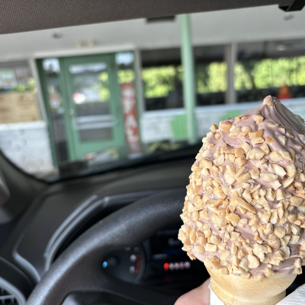 Evergreen Dairy Bar - Crushed peanut medium twist - Ice Cream & Frozen Yogurt Near Me - Vincentown, New Jersey