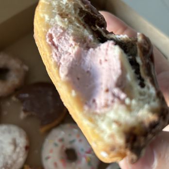 Mojo’s Donuts & Coffee - Boise cream - Donuts Near Me - Boise, Idaho