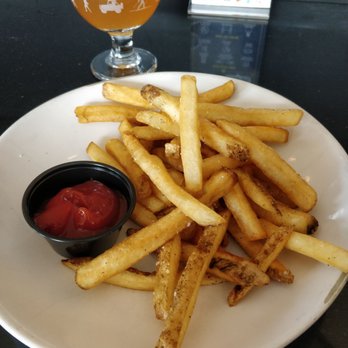 Great Divide Brewhouse and Kitchen - Delicious fries and sour beer - Brewpubs Near Me - Denver, Colorado
