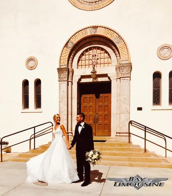 Bay Limo Weddings - Bay Limousine serves Pensacola, Destin, Panama City Beach, 30A, Navarre Beach, Ft. Walton Beach and much of Northwest Florida. If you have any questions about renting the right limousine for your wedding, we are here to help you plan a truly memorable event. We will be glad to work with you to determine which limousine or wedding limo package would work best for your situation and your budget.