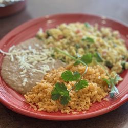 La Pancita Feliz - Huevos A La Mexicana con arroz y frijoles