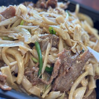 Shi-Foo - Beef Chow Fun (Beef Rice Noodles) - Chinese Near Me - Chino Hills, California Shi-Foo - Beef Chow Fun (Beef Rice Noodles) - Chinese Near Me - Chino Hills, California