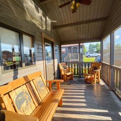 Yogi Bear's Jellystone Park - Love the covered/screened porch