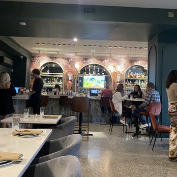 Blanc Champagne Bar - Champagne Bars Near Me - Kansas City, Missouri