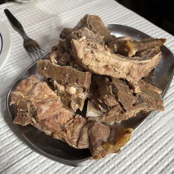 Zé Manel dos Ossos - Pork platter - Portuguese Near Me - Coimbra, 06 Zé Manel dos Ossos - Pork platter - Portuguese Near Me - Coimbra, 06