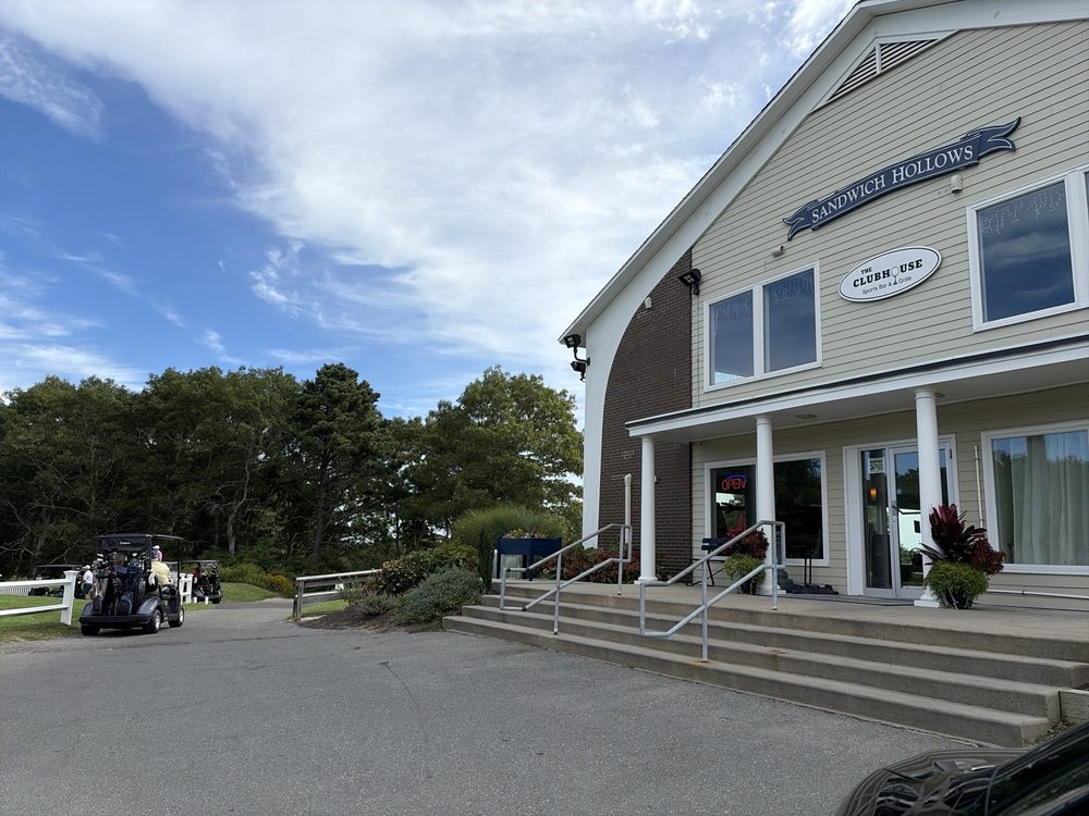 Sandwich Hollows Golf Club Logo