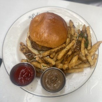 The Edison Kitchen & Cocktails - The Edison burger and truffle fries - New American Near Me - Milwaukee, Wisconsin
