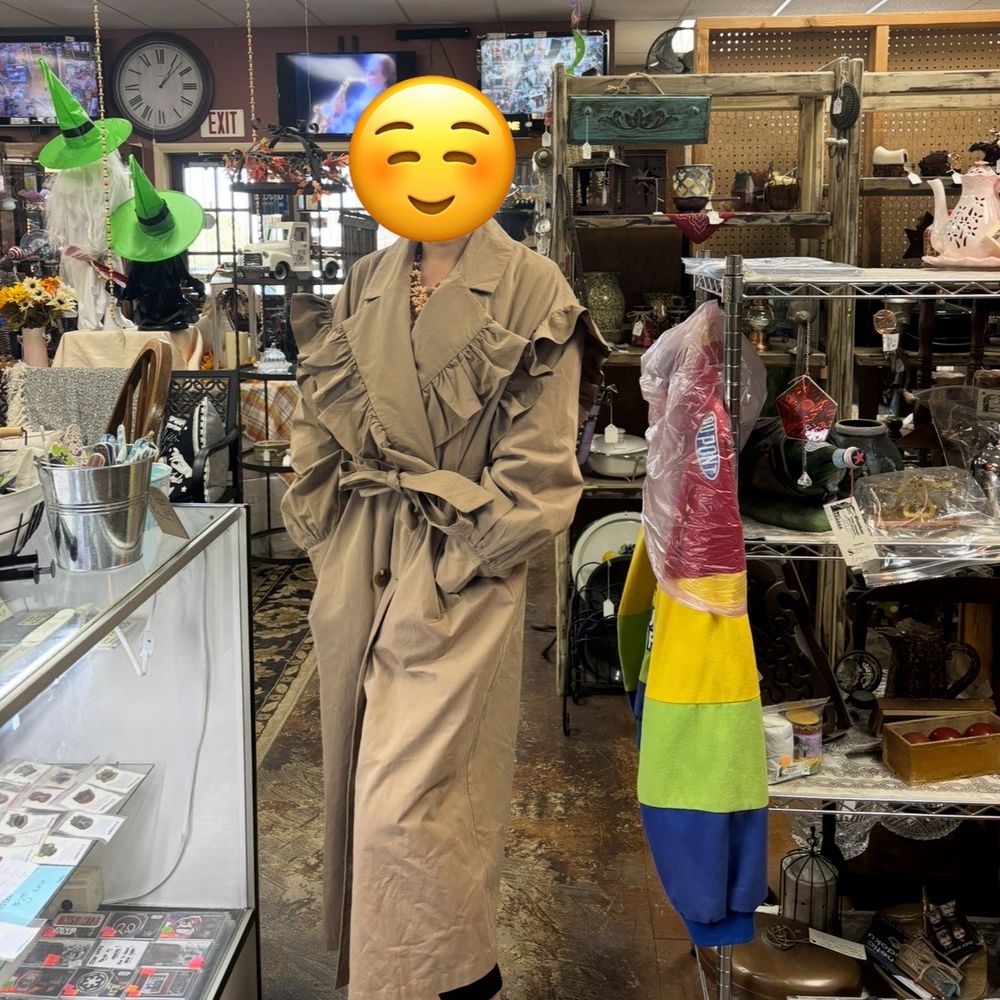 U-neek Findz - Trying on a ruffled trench coat (I've been on the hunt for one of these for a little while now.) - Antiques Near Me - Tehachapi, California U-neek Findz - Trying on a ruffled trench coat (I've been on the hunt for one of these for a little while now.) - Antiques Near Me - Tehachapi, California