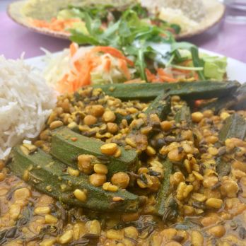 Naan - Okra with lentils - Indian Near Me - Berlin, BE