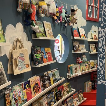 The Novel Neighbor - Books, Mags, Music & Video Near Me - Webster Groves, Missouri