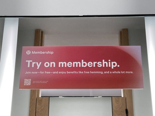 lululemon by null