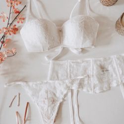 A la mode intimates Fells Point - Bridal sets.