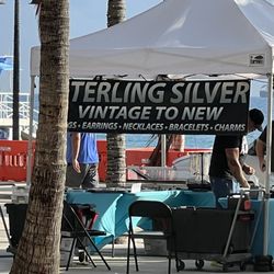 Las Olas Oceanside Park Market