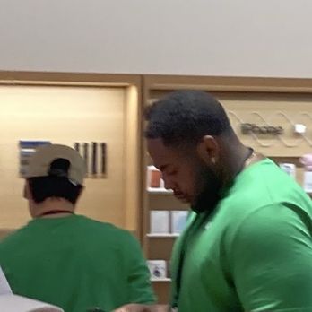 Apple Del Amo - Migued. Gentle Giant. Ask for him . - Electronics Near Me - Torrance, California