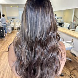 M-irror Salon - Mushroom brown balayage