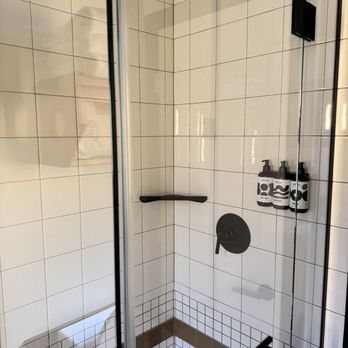 Lodge at Marconi - Shower in 207. - Hotels Near Me - Marshall, California Lodge at Marconi - Shower in 207. - Hotels Near Me - Marshall, California