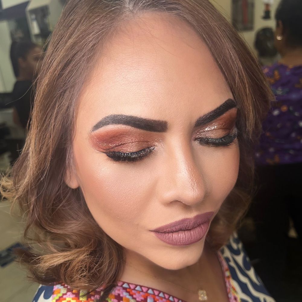 Ana Makeup Salon Logo