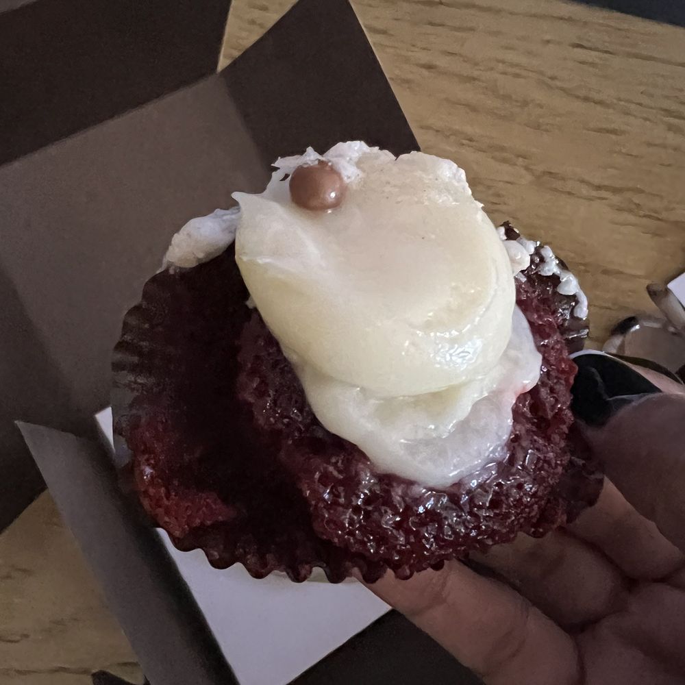 Cupcakin' Bake Shop - Red velvet (to go) - Cupcakes Near Me - Oakland, California