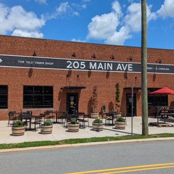 Main Chick Jammin’ Biscuits - Out front on a sunny day - Breakfast & Brunch Near Me - Hickory, North Carolina
