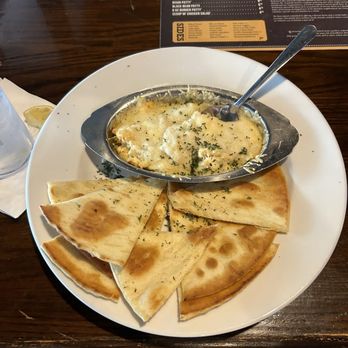 Backstreets Grill - Lump crab and artichoke dip with garlic pita points - New American Near Me - Columbia, South Carolina