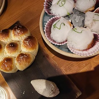 Verse - Hokkaido milk buns and raw scallops - Seafood Near Me - Toluca Lake, California