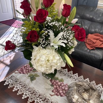 Belle's Lodi Flower Shop - Momma's Mother's Day - Florists Near Me - Lodi, California