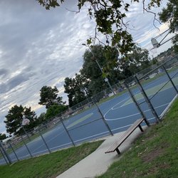 Sur La Brea Park - Basketball Court