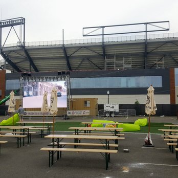 Field House DC - Huge screen - Beer Gardens Near Me - Washington, DC, District of Columbia Field House DC - Huge screen - Beer Gardens Near Me - Washington, DC, District of Columbia