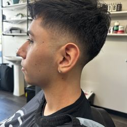 Shave & Blade Barbershop - Mid low fade by Mariana