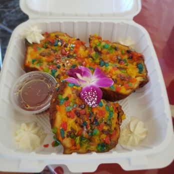 Guieb Cafe - Fruitty pebbles French toast - New American Near Me - Honolulu, Hawaii