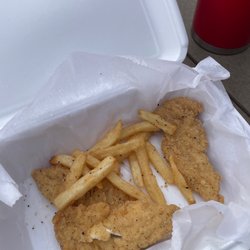 Pizzeria 90 - Granddaughter loved the chicken and fries with honey mustard