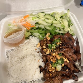 Le Kitchen Pho and Rice - Vermicelli with charbroiled pork - Asian Fusion Near Me - Anaheim, California Le Kitchen Pho and Rice - Vermicelli with charbroiled pork - Asian Fusion Near Me - Anaheim, California