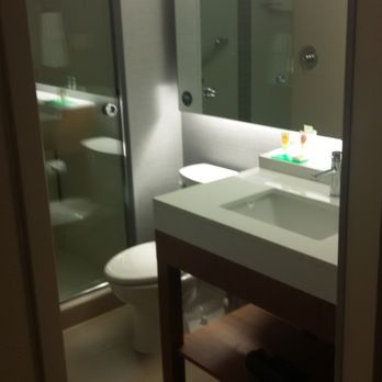 Hyatt Place Eugene/Oakway Center - Bathroom on check-in. - Hotels Near Me - Eugene, Oregon