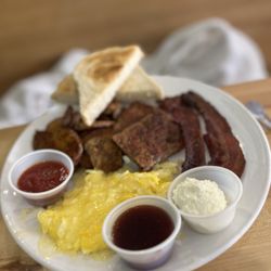 Rooster - Downtown - Home town (Missouri) sausage, great bacon and the eggs were fantastic!