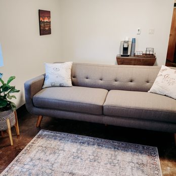 Rooted Chiropractic - Waiting area - Chiropractors Near Me - Portland, Oregon Rooted Chiropractic - Waiting area - Chiropractors Near Me - Portland, Oregon