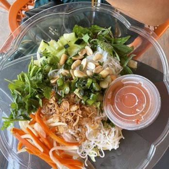 6PackSubs - Noodle Bowl - Food Trucks Near Me - Atlanta, Georgia